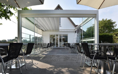Advantages of glass enclosures without aluminum profiles for your home