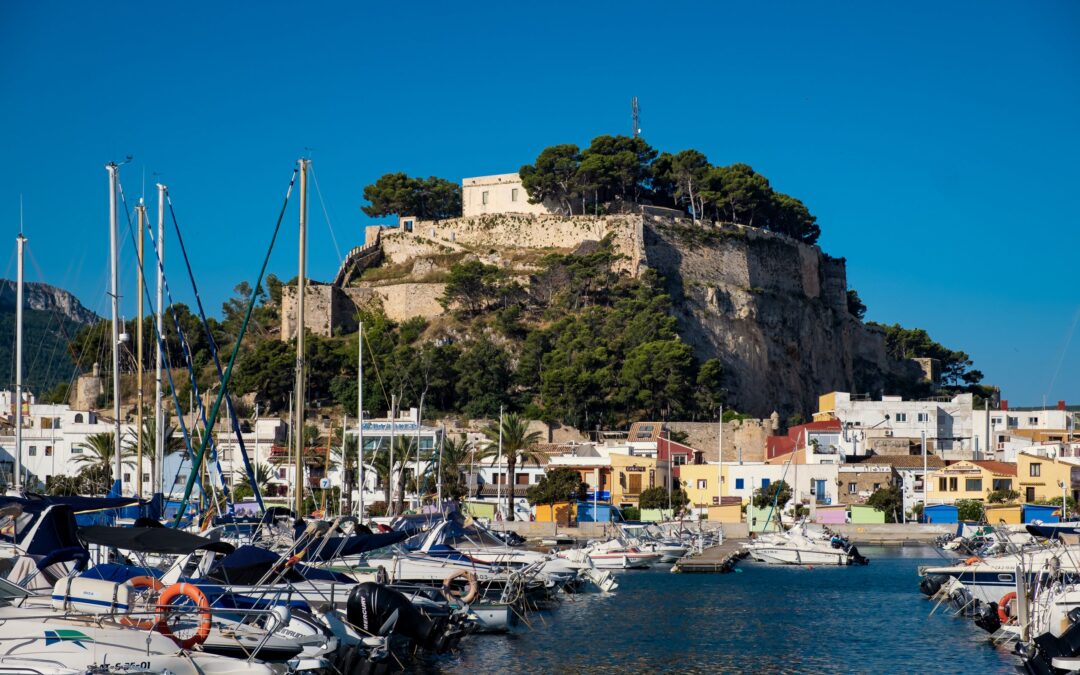 Los mejores toldos para el clima de Dénia: Cofre, FixScreen y pérgolas de lona tensada
