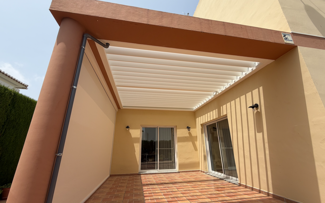 Instalación de Pérgola Bioclimática Aero y Fixscreen Minimal en Oliva (Valencia)